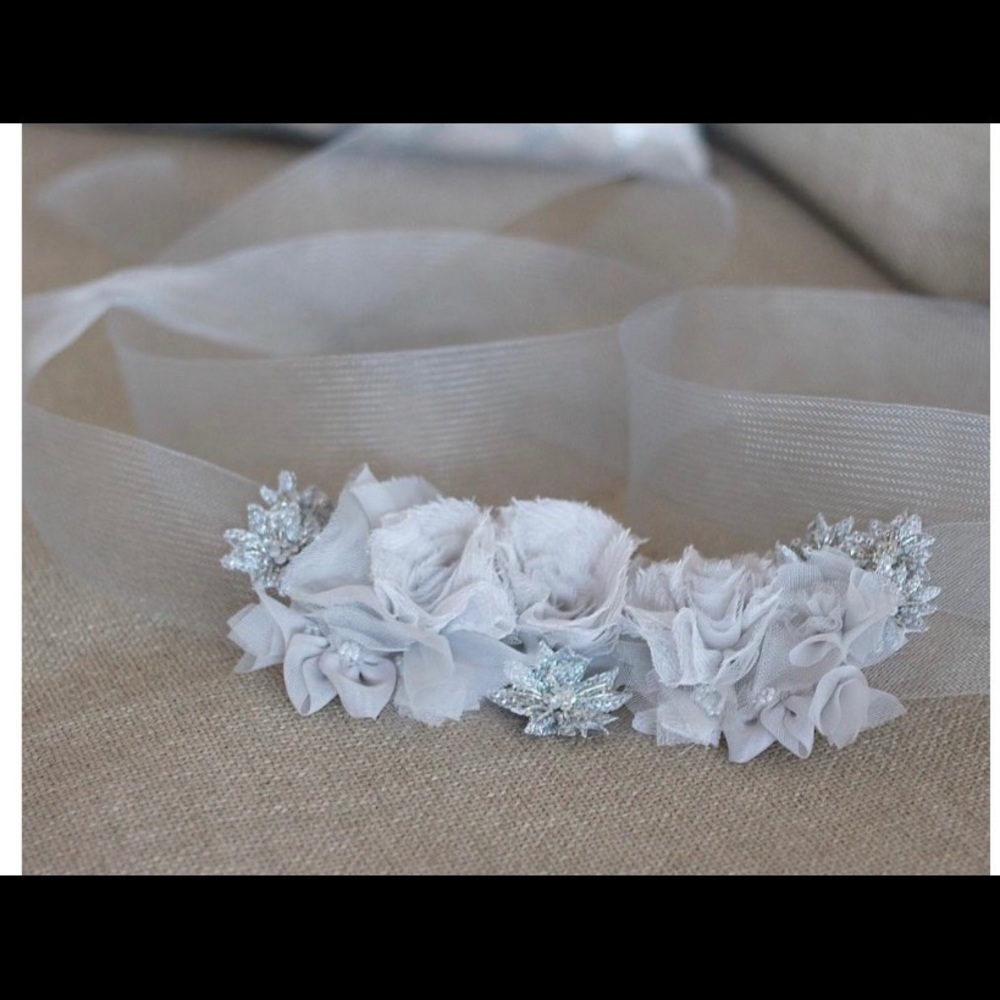 NWT WHITE by Vera Wang Sash
